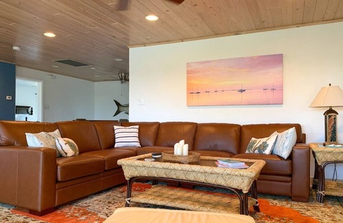 Marathon House | Escape to Paradise, enjoy Outdoor Kitchen and more