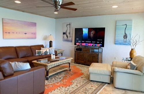 Marathon House | Escape to Paradise, enjoy Outdoor Kitchen and more