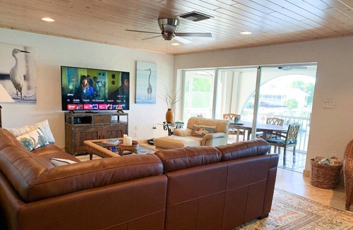 Marathon House | Escape to Paradise, enjoy Outdoor Kitchen and more