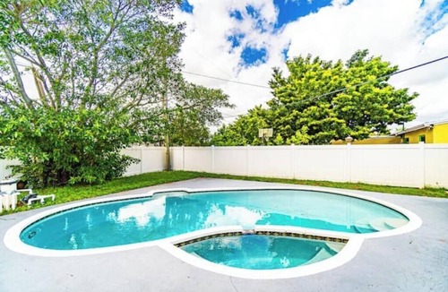 West Hollywood House | Escape to Private Poolside Bliss