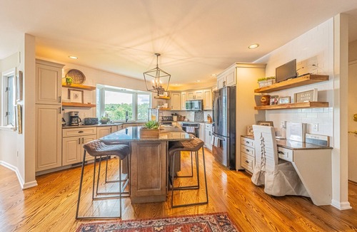 Danbury House | Exceptional Beauty On The Water! Candlewood Lake - Danbury, CT