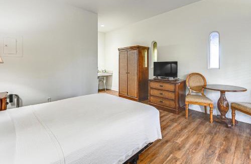 Naples Apartment | Exclusive 10,000 Islands Access: Naples Studio