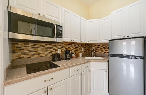 Naples Apartment | Exclusive 10,000 Islands Access: Naples Condo