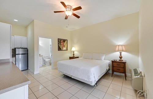 Naples Apartment | Exclusive 10,000 Islands Access: Naples Condo