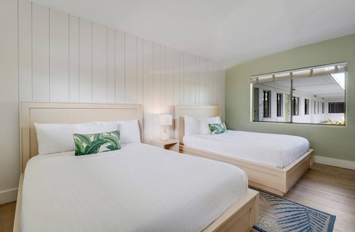 Islamorada Hotel | Experience Island Life | Free Breakfast & Parking | Pool | Pets Are Welcome