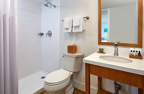 Islamorada Hotel | Experience Island Life | Free Breakfast & Parking | Pool | Pets Are Welcome
