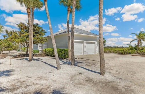 Boca Grande House | Experience luxury at this spacious 4-bedroom waterfront home in Boca Grande.
