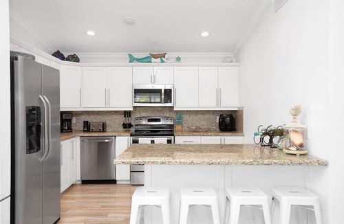 Sunshine Estates House | Experience the relaxing vibe at Heavens Reel, a spacious 3-bedroom canal home in Tavernier.