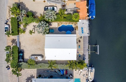 Sunshine Estates House | Experience the relaxing vibe at Heavens Reel, a spacious 3-bedroom canal home in Tavernier.