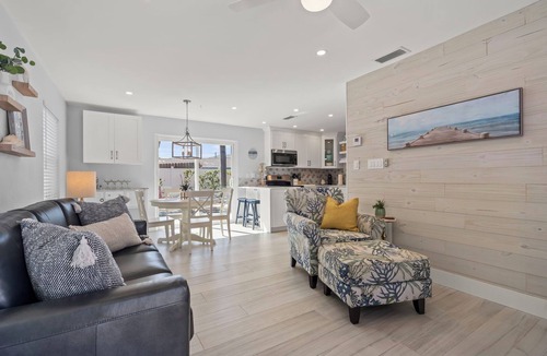 Englewood Cottage | Explore Manasota Key, Walk to beach, bikes, kayaks in charming 1-bedroom cottage
