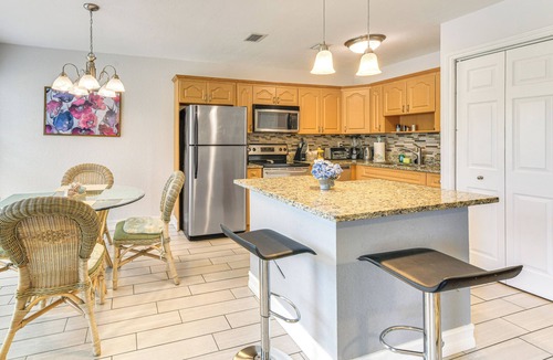 Gulf Gate Estates Apartment | Explore Sarasota: Condo w/Pool Access, Near Dtwn