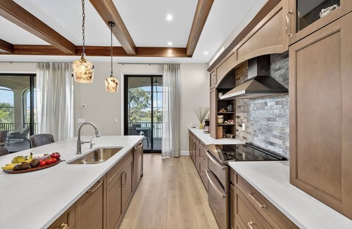 Murex Lakes House | Exquisite home moments to the beach