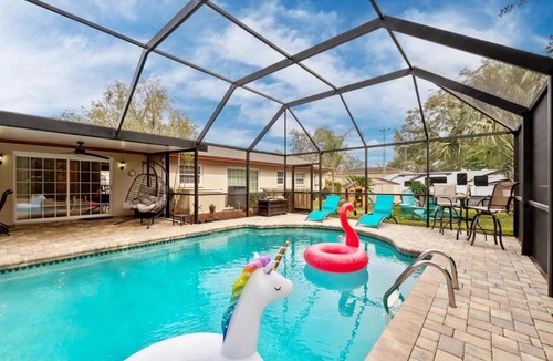 Brandon House | Exquisite Retreat with Heated Pool for 14 Guests, Pool Table Paradise!