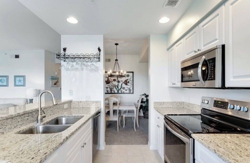 Biggar Condo | Exquisite & Updated 2-bedroom condo located quaint Fort Myers. Ideally Located!