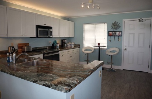 Sand Key Condo | Extraordinary 9th Floor Beachfront Views on Sand Key! Heated Pool & Hot Tub!