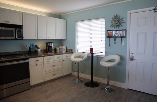 Sand Key Condo | Extraordinary 9th Floor Beachfront Views on Sand Key! Heated Pool & Hot Tub!