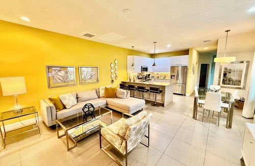 Westbury House | Fabulous 3BR Retreat Townhouse near Disney Parks