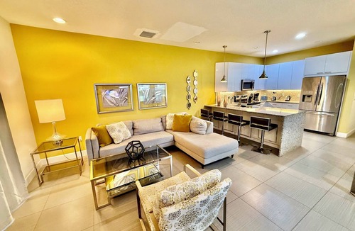 Westbury House | Fabulous 3BR Retreat Townhouse near Disney Parks