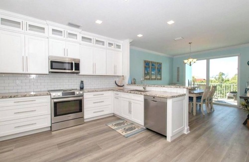Marathon House | FALL & WINTER SPECIALS! 5 Bdrm, 5 bath,Elevator, Dock,PrivatePool,Walk to beach!