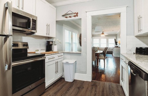 Historic Uptown House | Families and Friends Stay Together in a Historic Uptown Large Bungalow, Downtown