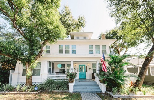 Historic Uptown House | Families & Friends Stay Together, a Sun-Filled Historic Apartment Near Downtown