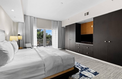 Doral Condo | Family 3 Bedroom Villa w/4 baths Miami