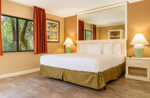 Kissimmee Hotel | Family and Friends Getaway! 2 Comfortable Units, Arcade & Billiard Room, Pool