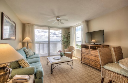 Fort Myers Beach Hotel | Family Beach Retreat with Pool and Parking Near Fort Myers Beach Pier | 4 Units