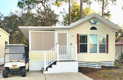 Braden River Cottage | Family cottage with private backyard