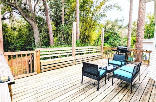 Braden River Cottage | Family cottage with private backyard
