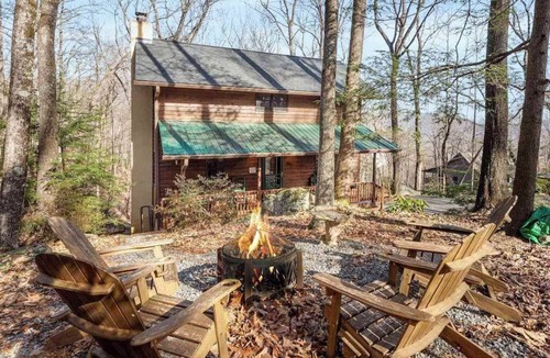 Lake Lure House | Family Escape at Rumbling Bald with Firepit, Games & Fiber Internet