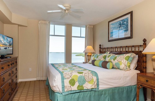 Fort Myers Beach Hotel | Family Friendly Gulf Stay w/Pool & Parking Near Island Hopping Routes | 4 Units