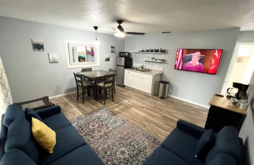 Cypress Gardens House | Family-Friendly 2BR Near LEGOLAND with Parking
