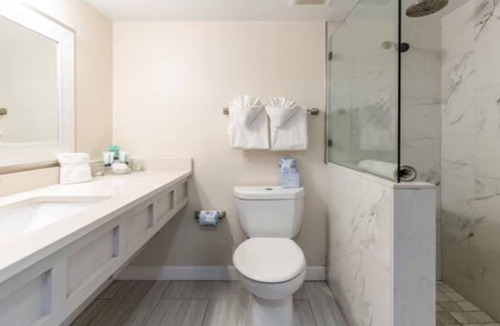 Captiva Hotel | Family-Friendly 2BR Suite w/Kitchen & Balcony | Steps from the Pool & Beach!