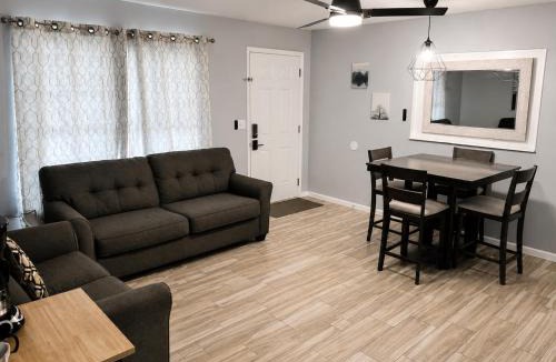 Cypress Gardens House | Family Friendly 2BR 1BA Close to LegoLand