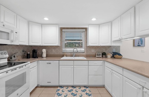 South Gate Ridge House | Family-Friendly 3BR Pool Home, Minutes to Siesta Key Beaches