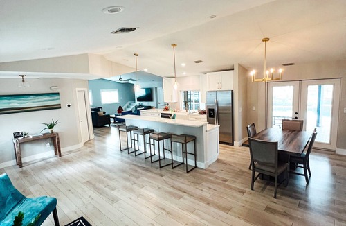 Pelican House | Family-Friendly 6BR 3 Wings, Tiki Deck, Spa, Open Layout, Quick Gulf Access