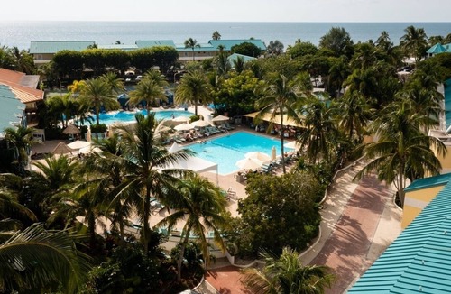 Captiva Hotel | Family-Friendly Comfort! Bay View Unit w/Balcony | Outdoor Pool | Free Parking