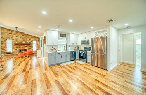 Diplomat House | Family Friendly Stay - Tesla charger/SPA/Heated Pool