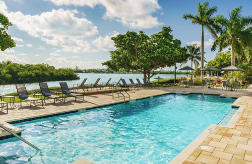 Marathon Hotel | Family & Friends Getaway! 2 Relaxing Units, Outdoor Pool, Free Breakfast!