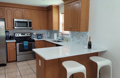 Riviera Beach House | Family Home 3 Bed 2 Bath