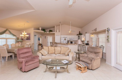 Caloosahatchee House | Family-Home with pool in the heart of Cape Coral