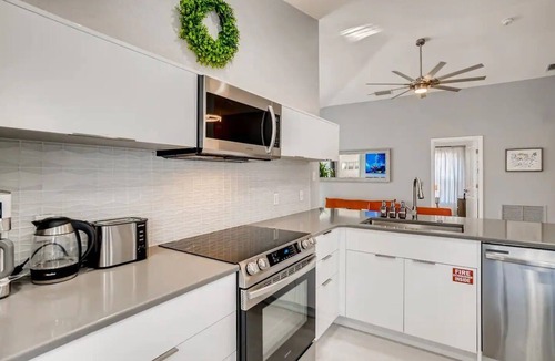 Loughman Villa | Family Pool Home-Near Disney, Food Festivals & Events- Book Now