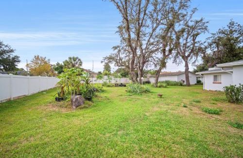 East County Civic Group House | Family Pool Home Sleeps 8