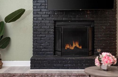 Auburndale House | Family Retreat with Game Room and Fireplace