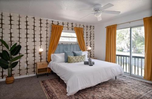 Auburndale House | Family Retreat with Game Room and Fireplace