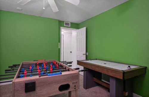 Auburndale House | Family Retreat with Game Room and Fireplace