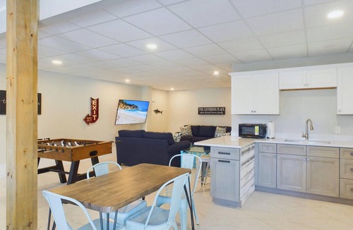 Holmes Beach House | Family Tides, Great for groups, Ocean View, Pool/Waterfall, Spa, Golf Cart Incl.