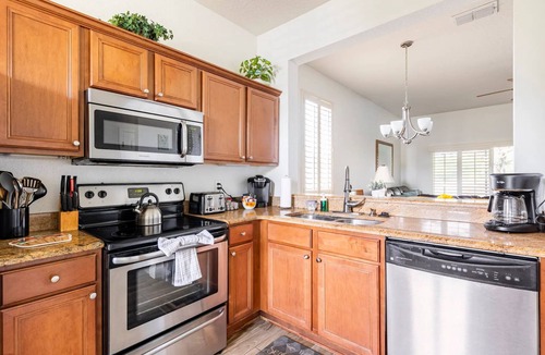 Regal Palms House | FamilyFun: 4BR 3.5BA Townhouse near Disney & indoor Pickleball courts