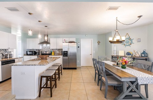Laurel House | Fantastic 3-bedroom house with private heated pool